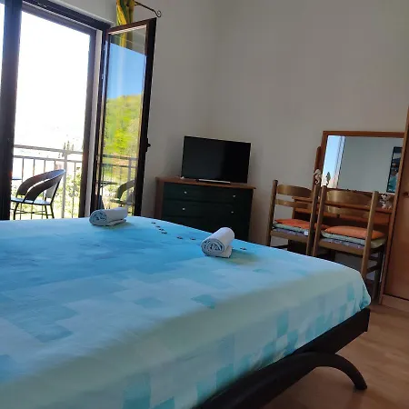 Yadi * Korčula